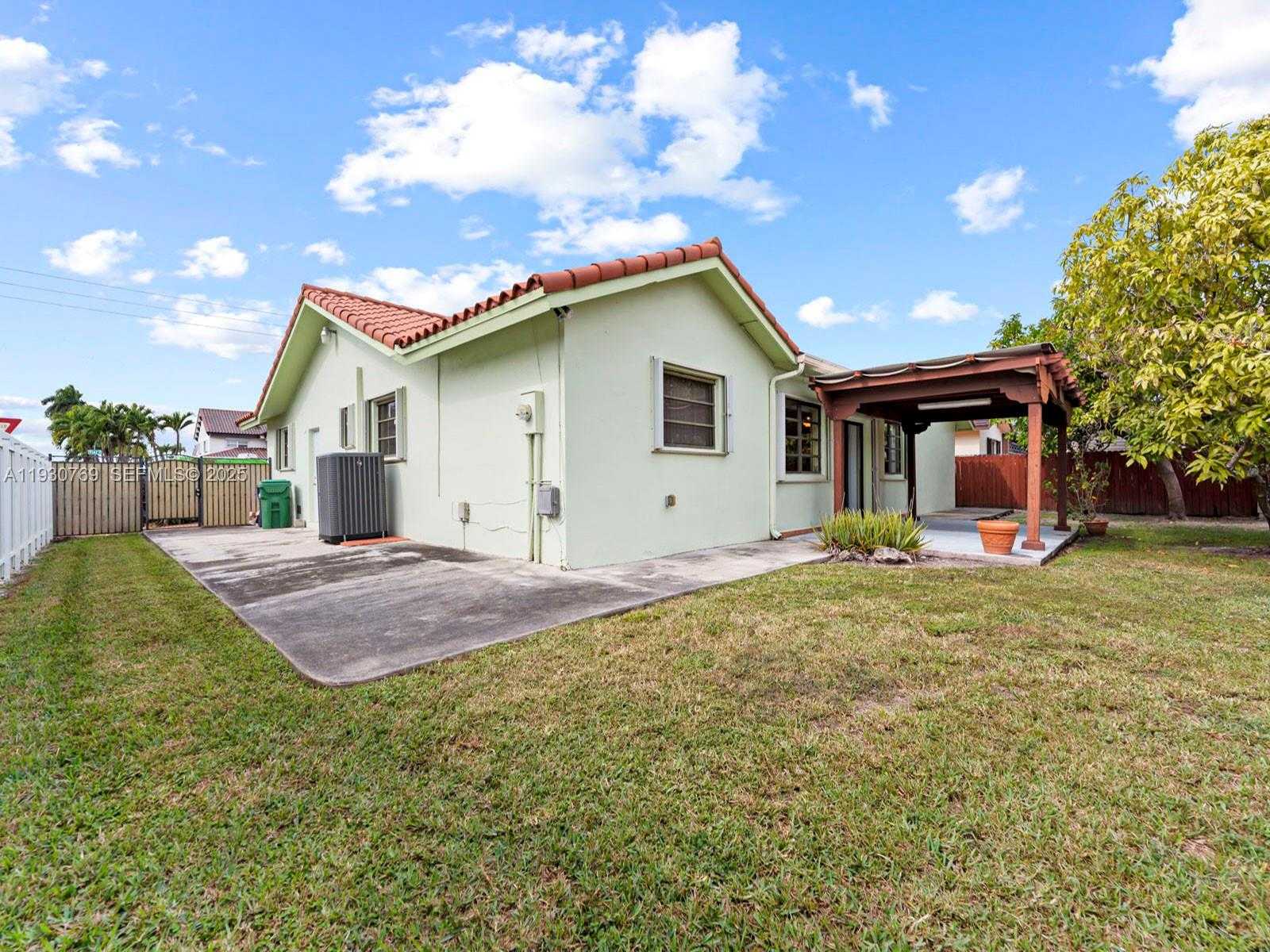 Small Image of 3791 SOUTH WEST 142ND AVE, Miami Number 35