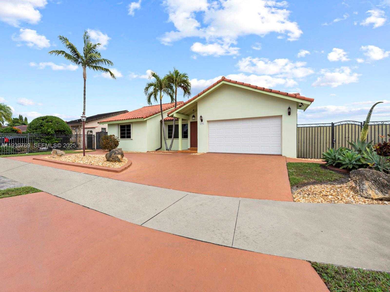 Small Image of 3791 SOUTH WEST 142ND AVE, Miami Number 4