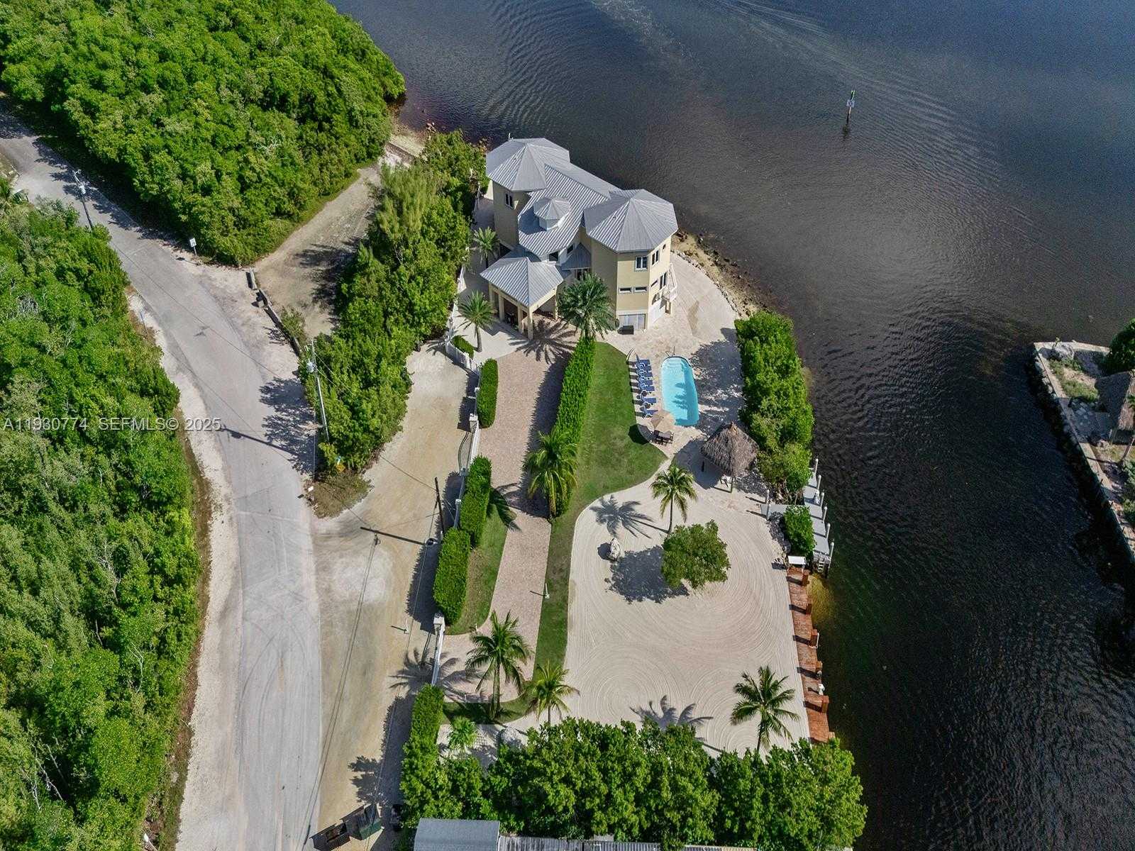 Small Image of 57 GARDEN COVE DR, Key Largo Number 1
