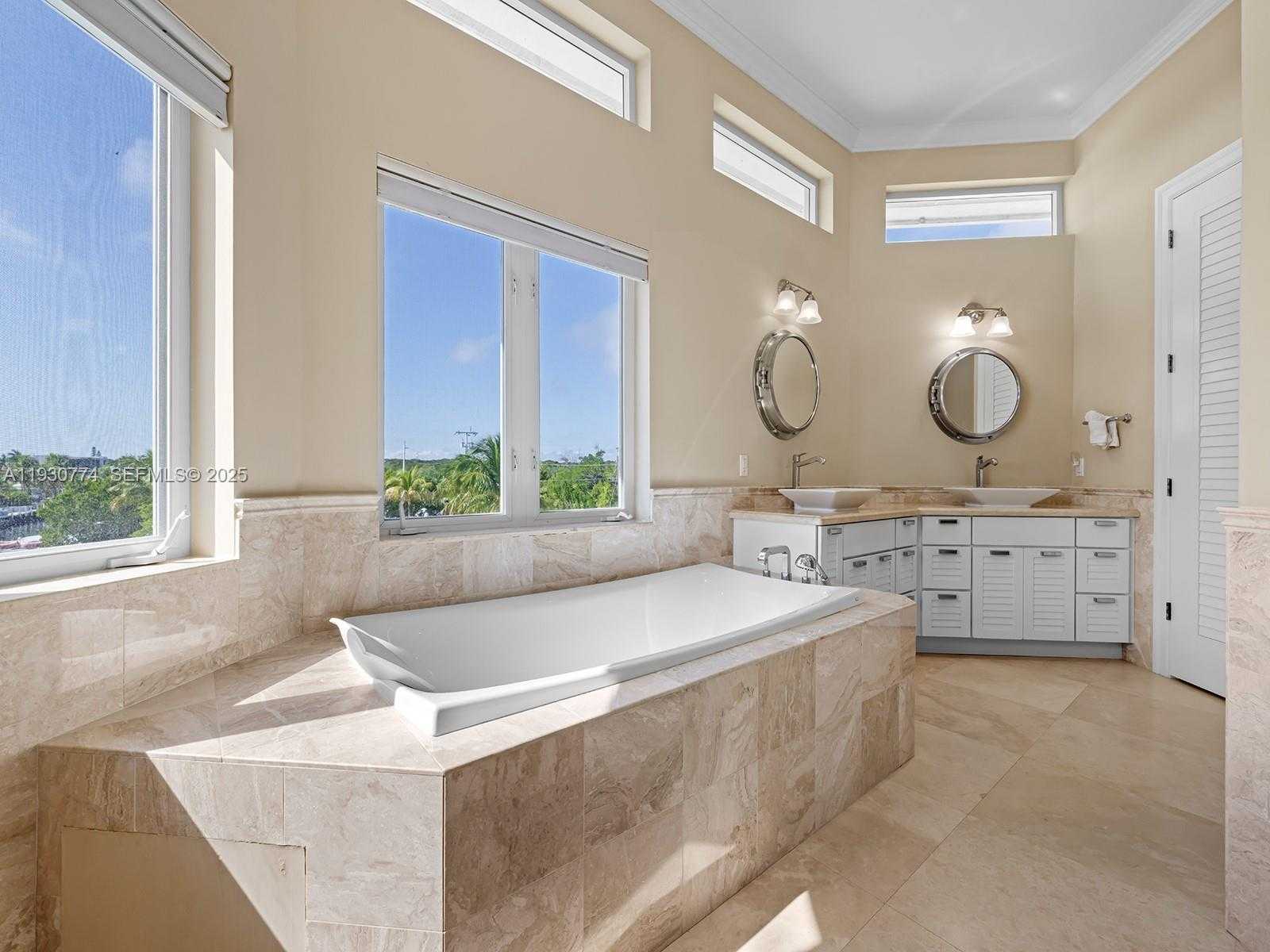 Small Image of 57 GARDEN COVE DR, Key Largo Number 13