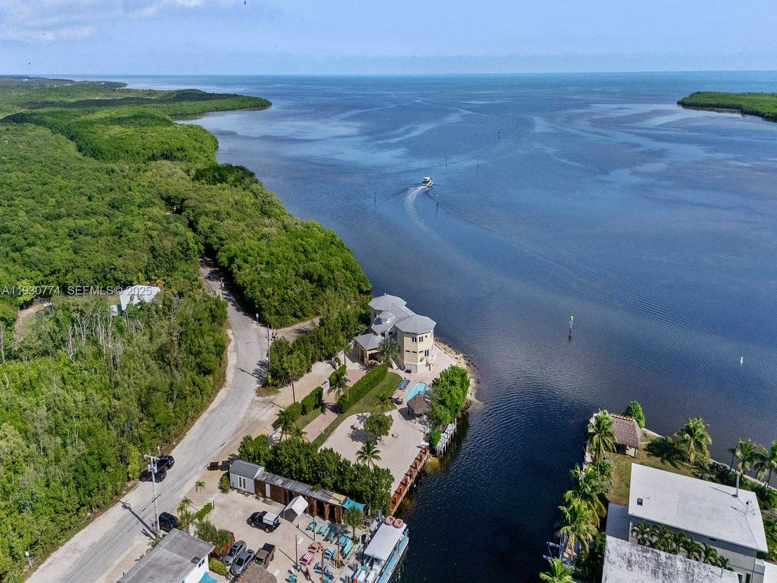 Small Image of 57 GARDEN COVE DR, Key Largo Number 23