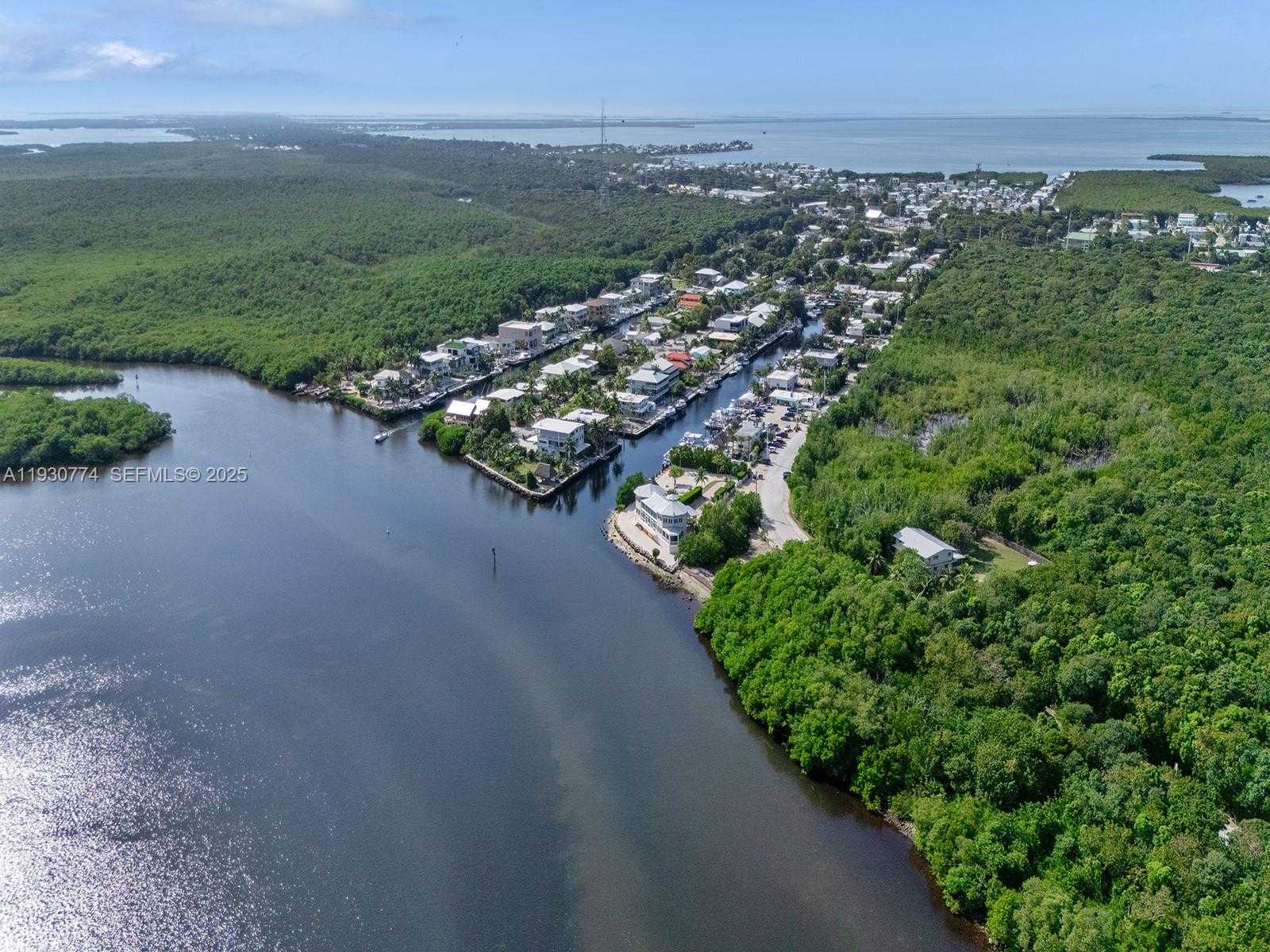 Small Image of 57 GARDEN COVE DR, Key Largo Number 26
