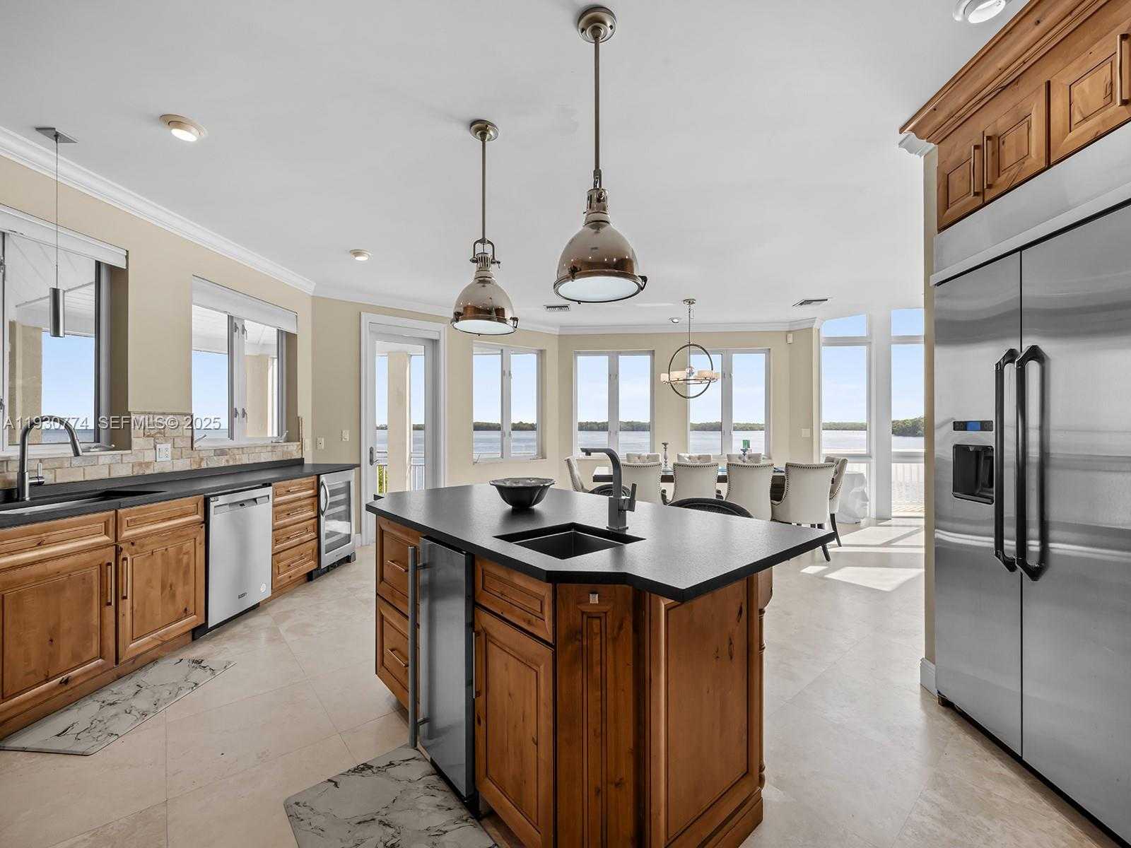 Small Image of 57 GARDEN COVE DR, Key Largo Number 6