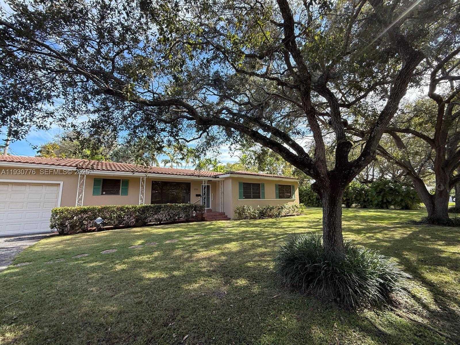 Small Image of 1721 COLUMBUS BLVD, Coral Gables Number 1