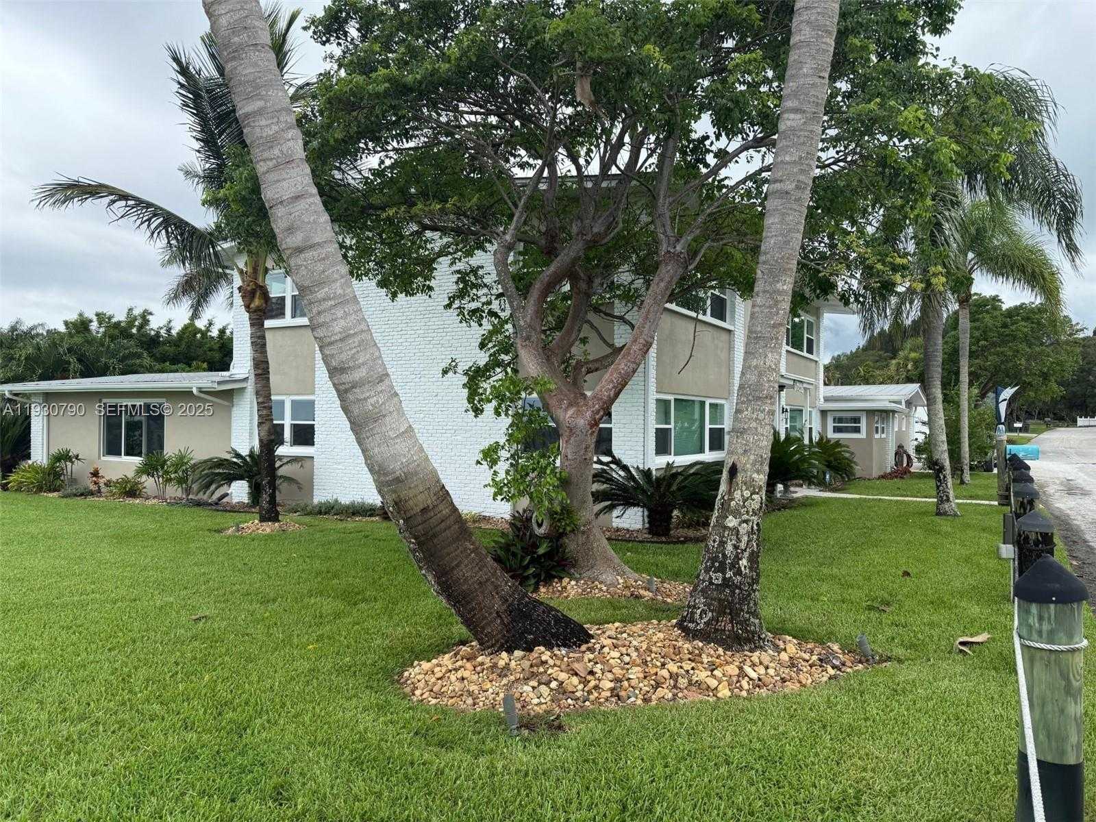 Small Image of 13549 SOUTH INDIAN RIVER DR, Jensen Beach Number 2