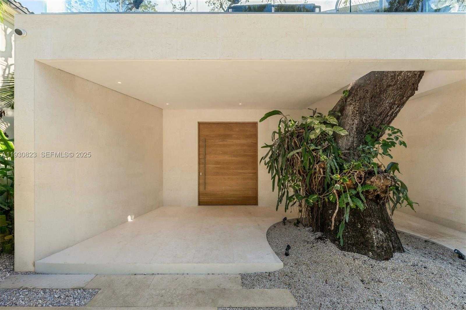 Small Image of 1616 ONAWAY DR, Miami Number 12