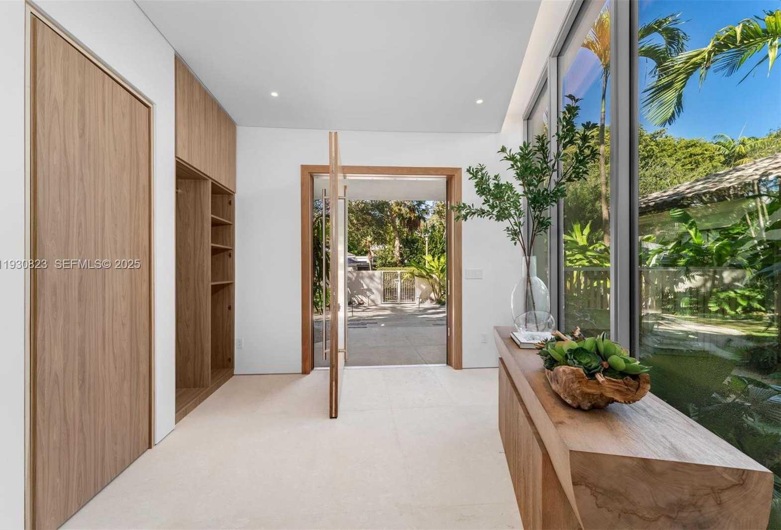 Small Image of 1616 ONAWAY DR, Miami Number 13