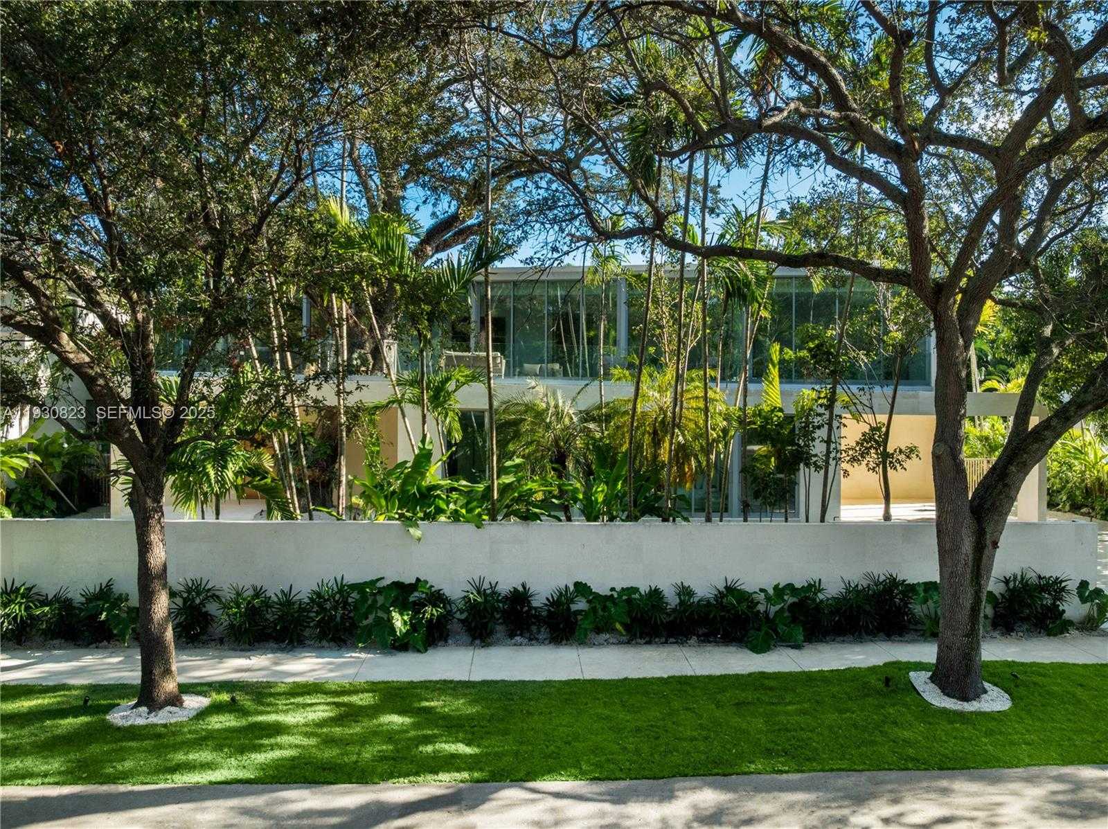 Small Image of 1616 ONAWAY DR, Miami Number 2