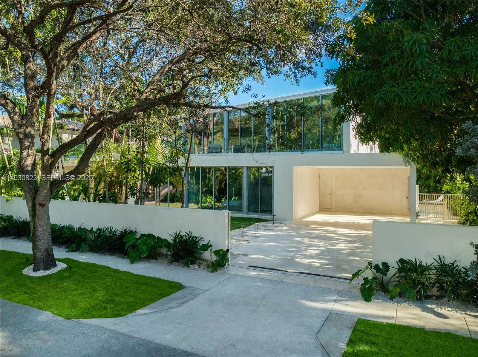 Small Image of 1616 ONAWAY DR, Miami Number 4