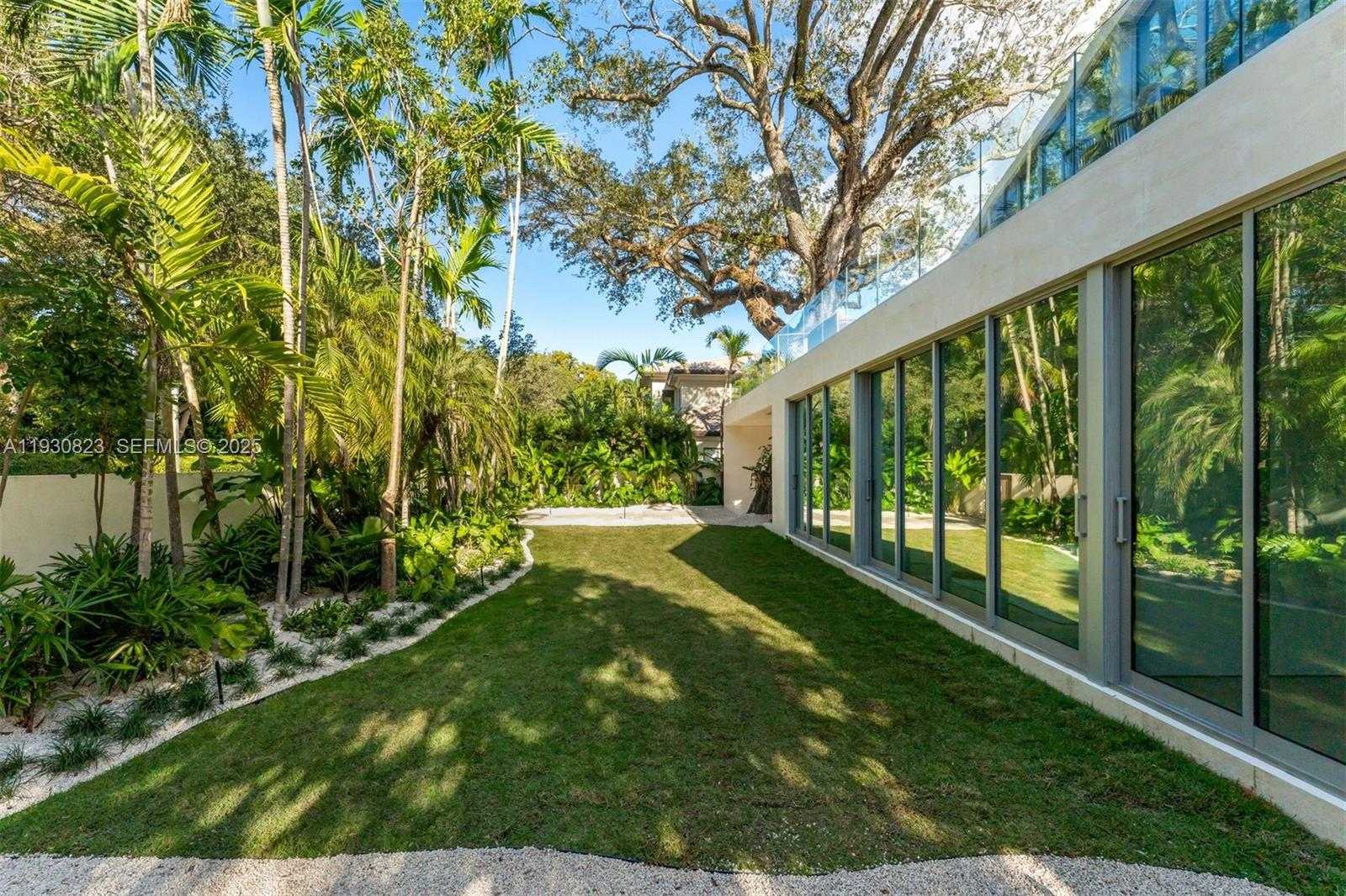 Small Image of 1616 ONAWAY DR, Miami Number 6