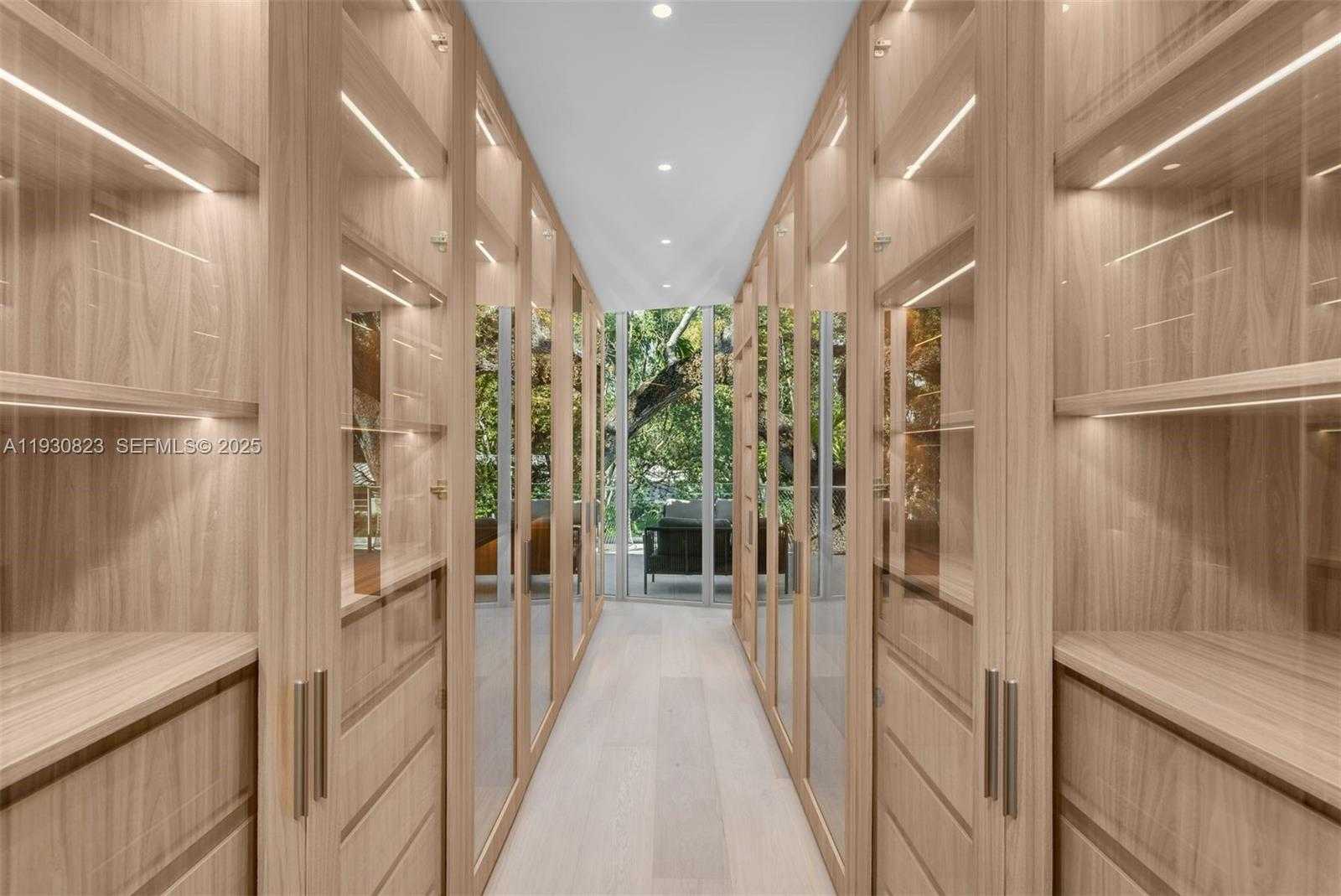 Small Image of 1616 ONAWAY DR, Miami Number 61