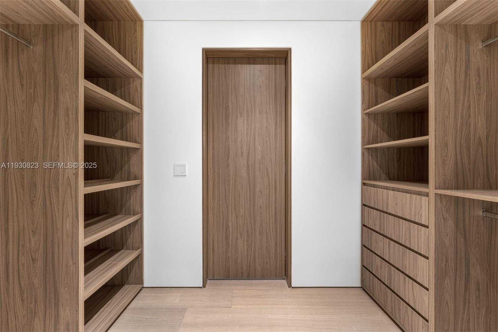 Small Image of 1616 ONAWAY DR, Miami Number 74