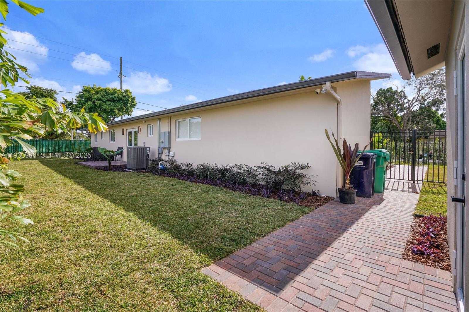 Small Image of 6701 SOUTH WEST 49TH TER, Miami Number 22