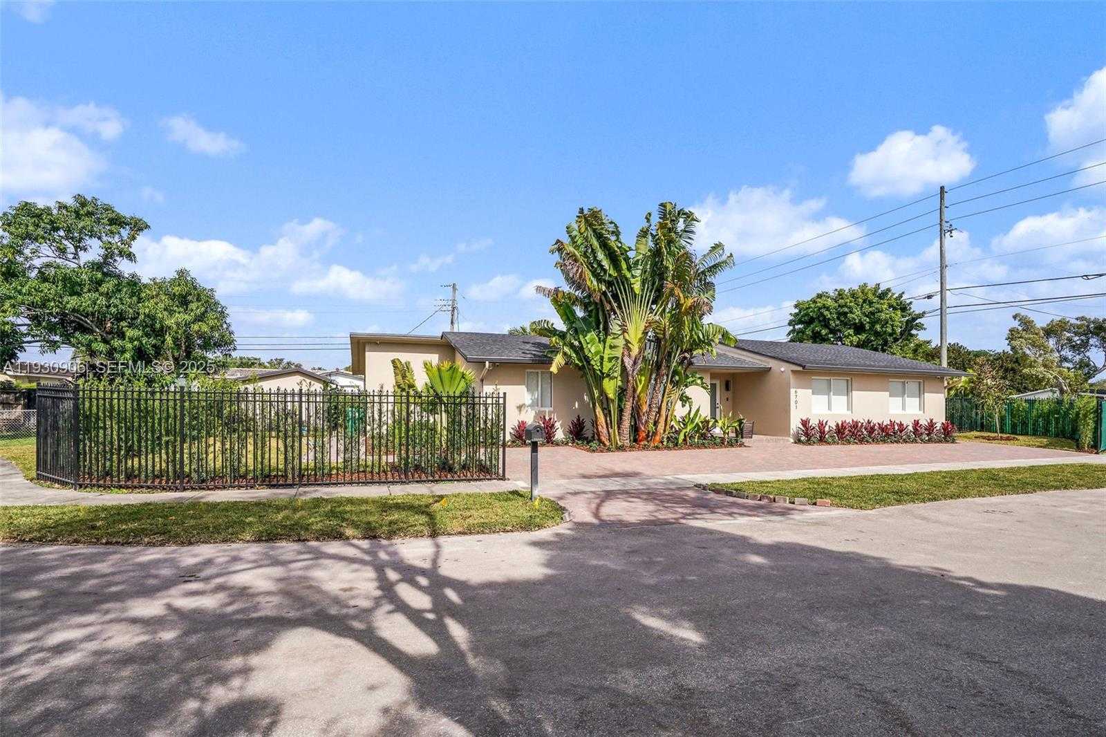 Small Image of 6701 SOUTH WEST 49TH TER, Miami Number 3