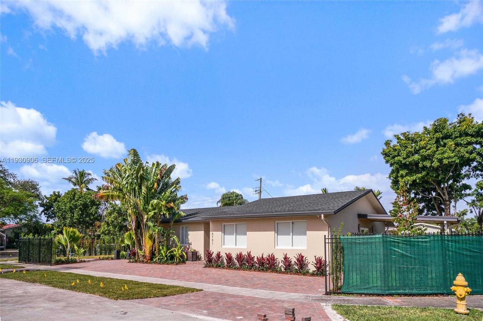 Small Image of 6701 SOUTH WEST 49TH TER, Miami Number 4