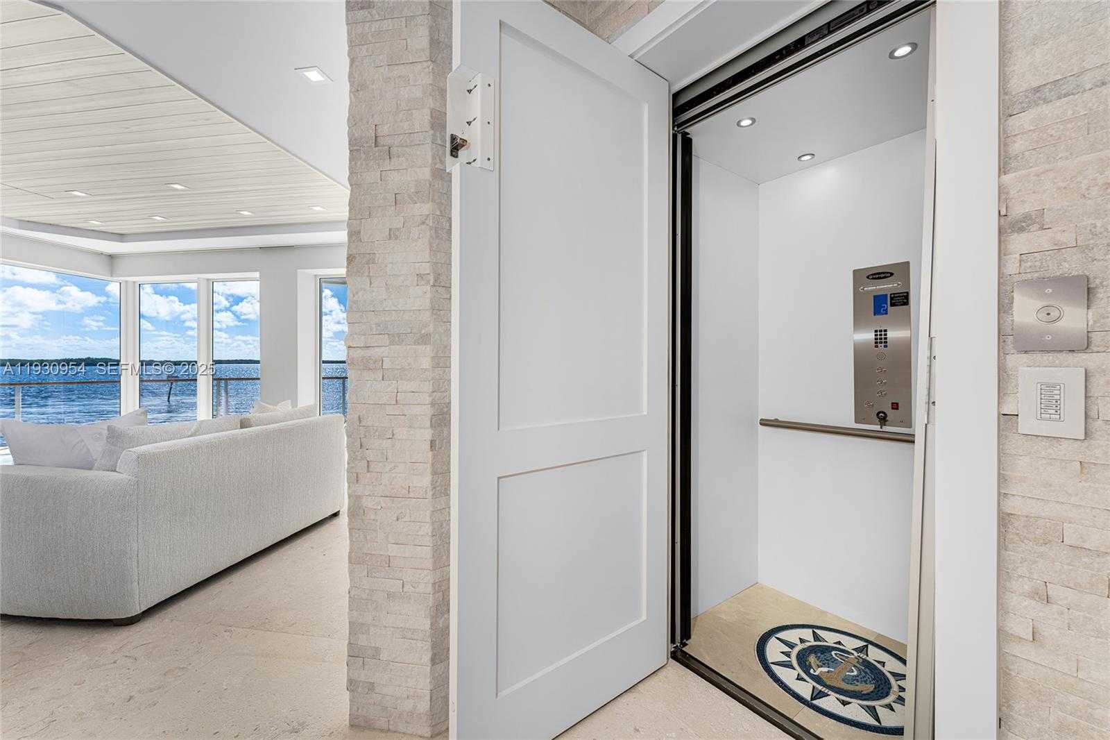 Small Image of 180 POMPANO DR, Key Largo Number 21