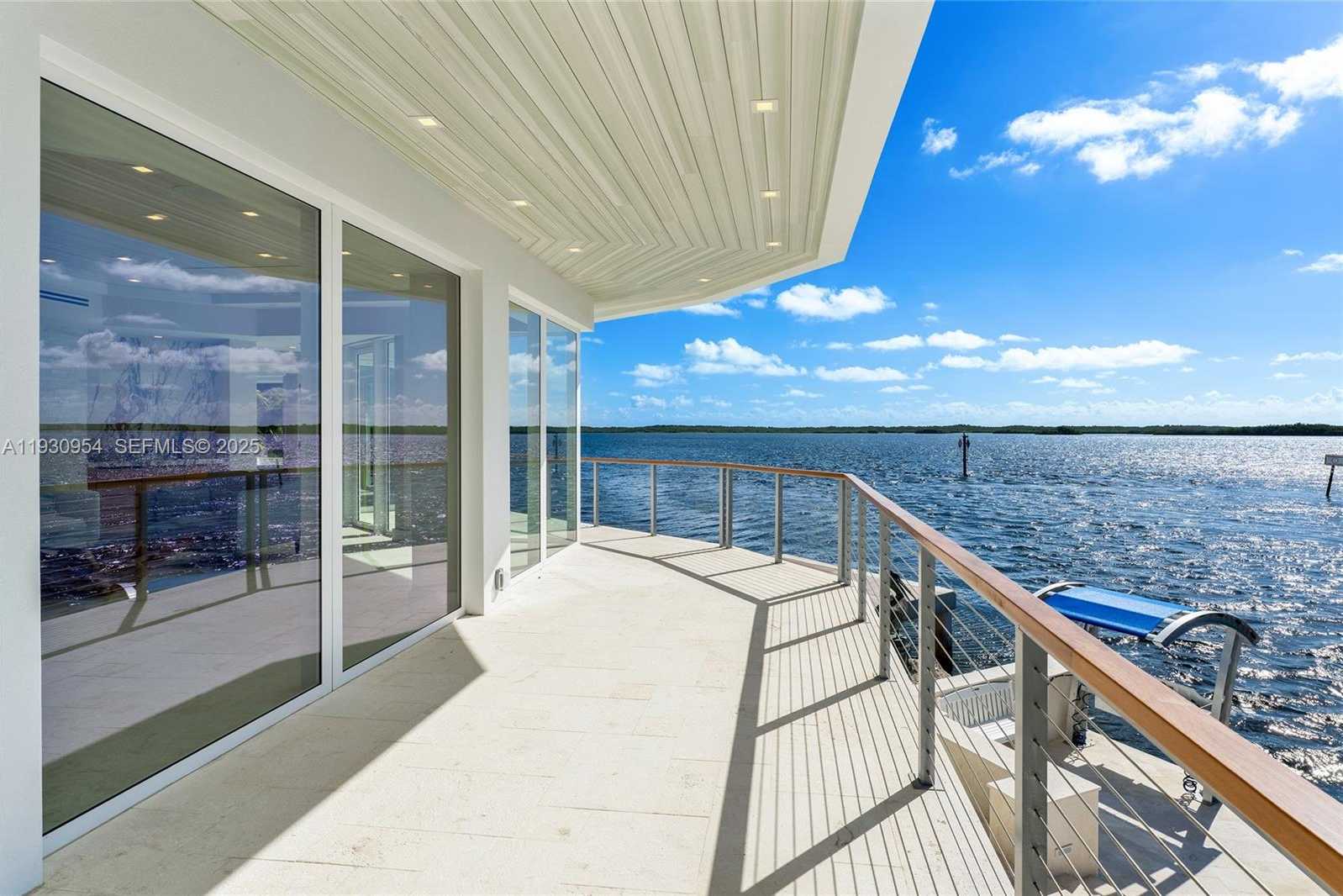 Small Image of 180 POMPANO DR, Key Largo Number 23