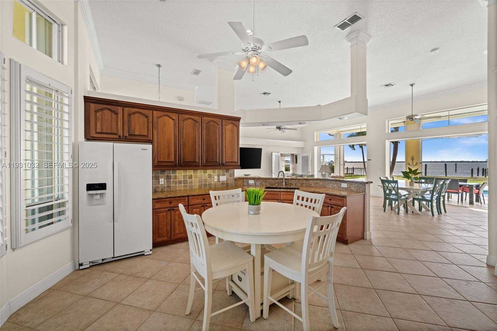 Small Image of 264 BAYSHORE DR, Cape Coral Number 14