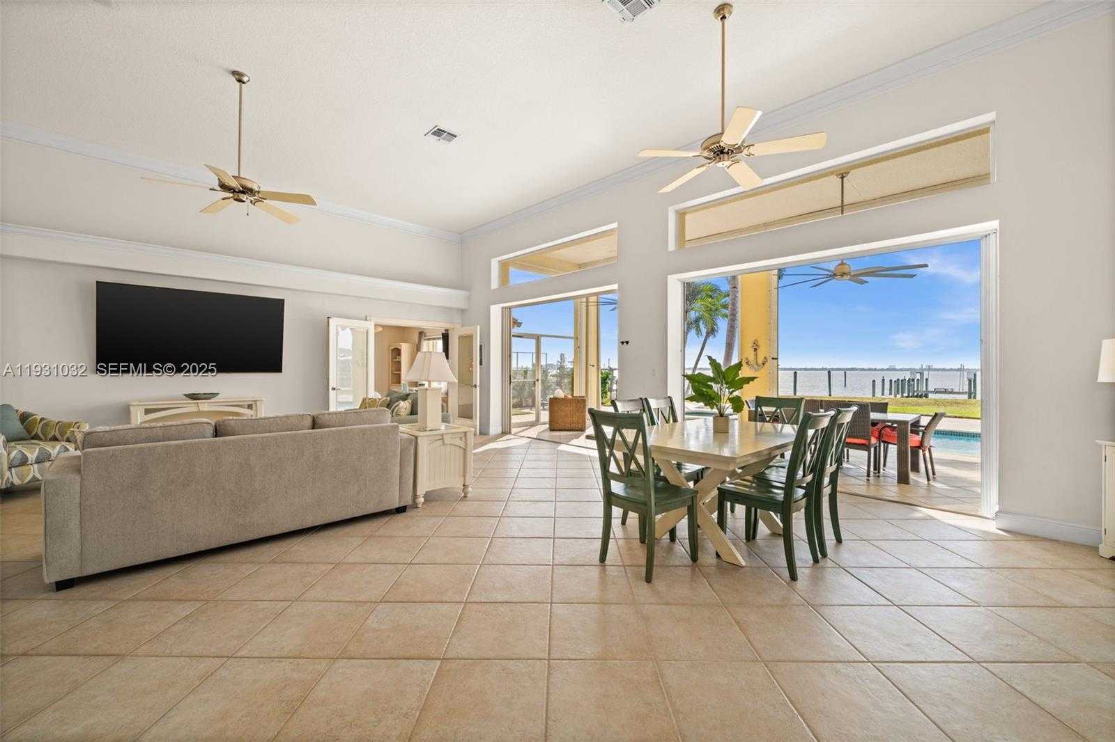 Small Image of 264 BAYSHORE DR, Cape Coral Number 15