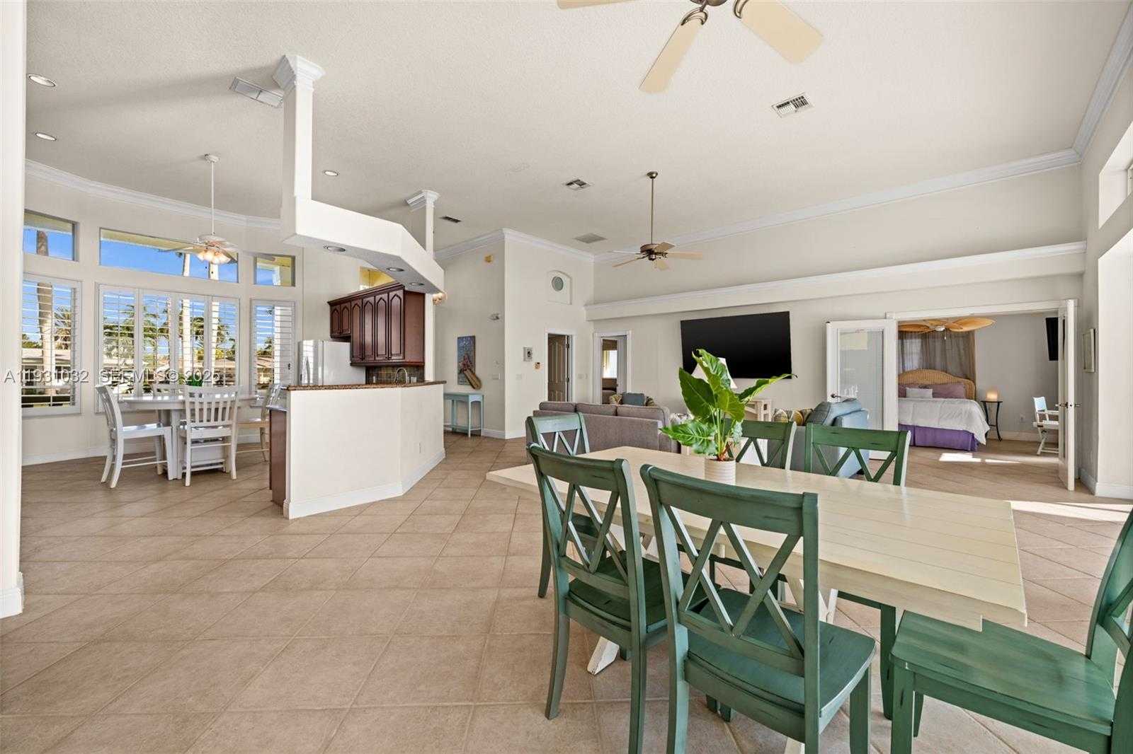 Small Image of 264 BAYSHORE DR, Cape Coral Number 17