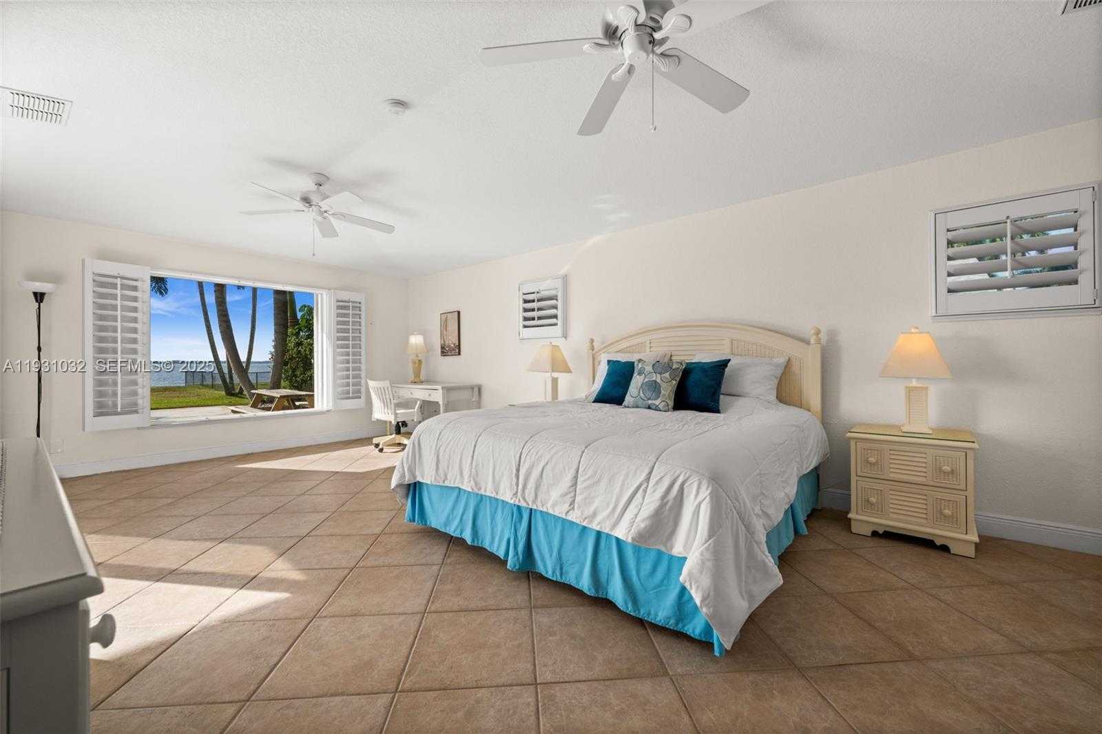 Small Image of 264 BAYSHORE DR, Cape Coral Number 18