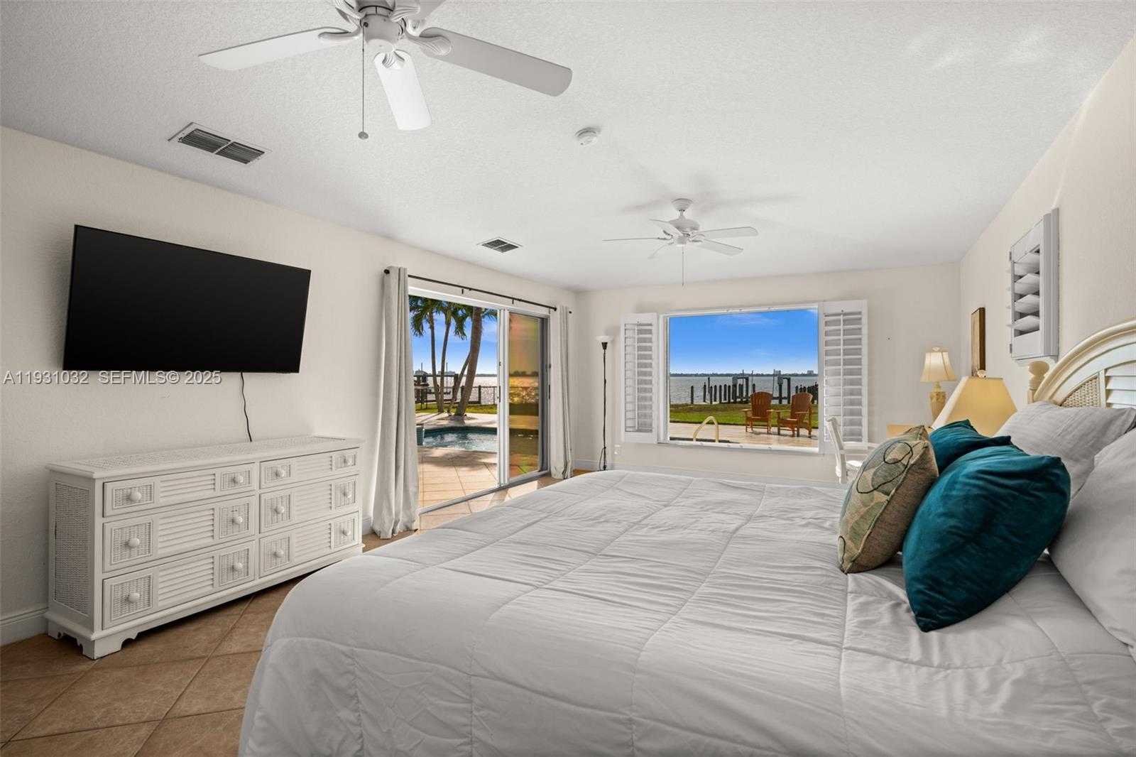 Small Image of 264 BAYSHORE DR, Cape Coral Number 19