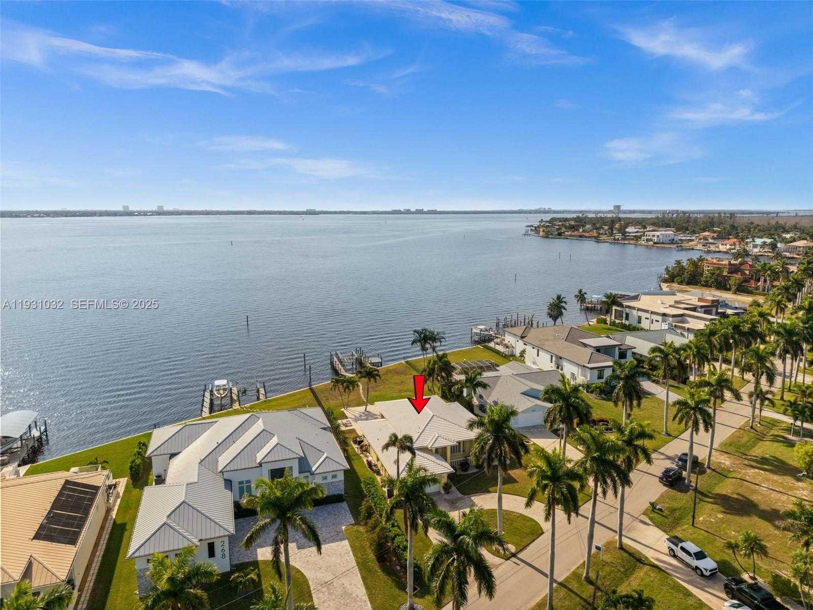 Small Image of 264 BAYSHORE DR, Cape Coral Number 2