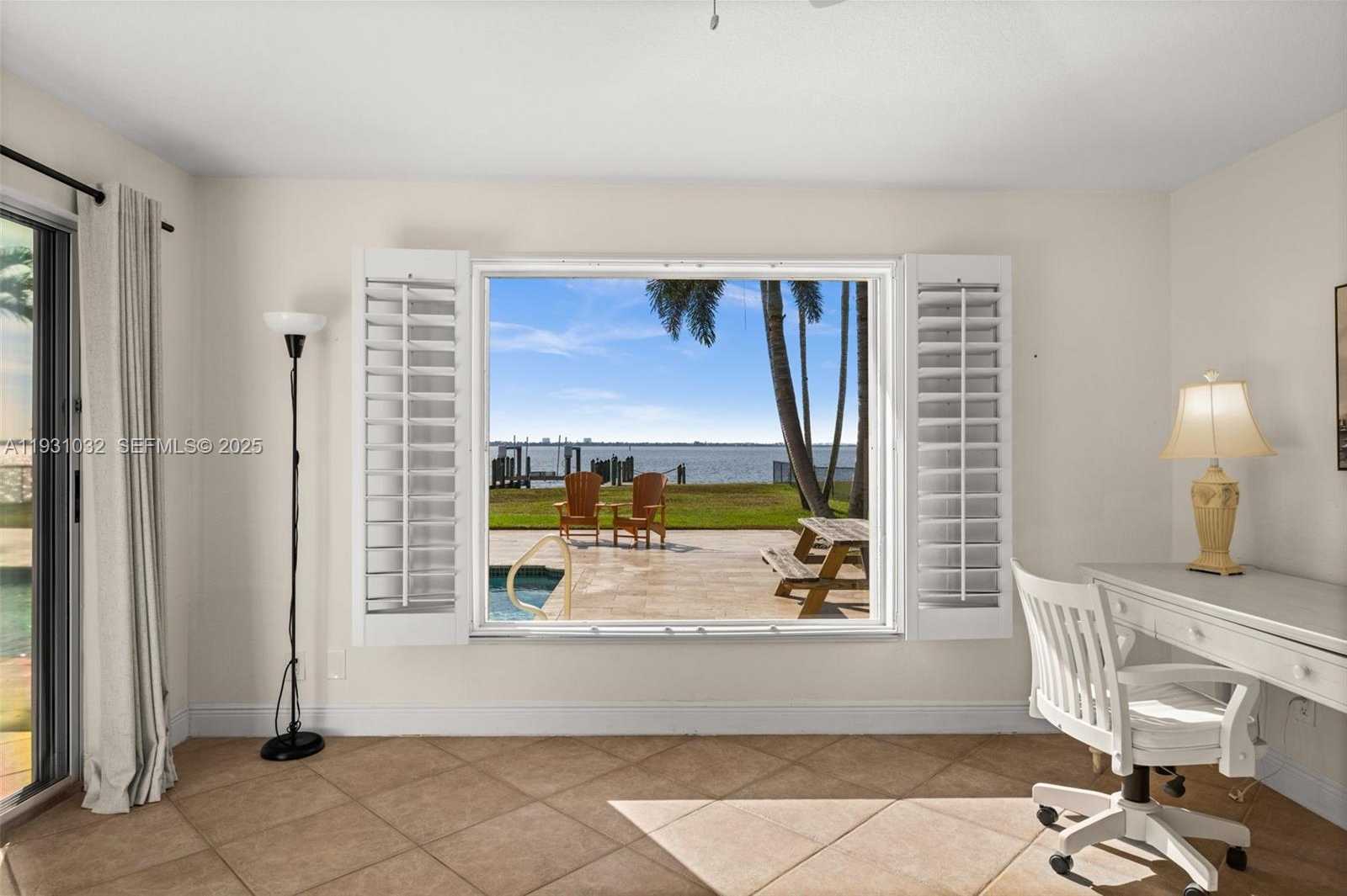 Small Image of 264 BAYSHORE DR, Cape Coral Number 20