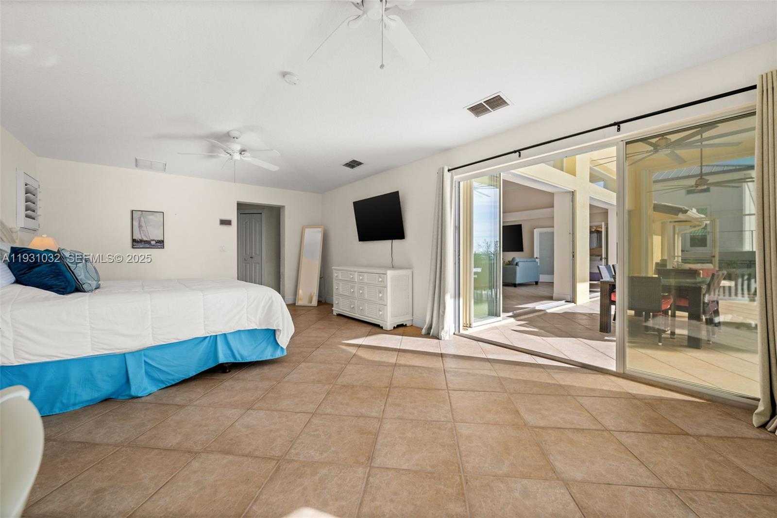 Small Image of 264 BAYSHORE DR, Cape Coral Number 21