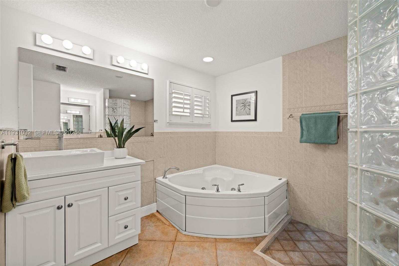 Small Image of 264 BAYSHORE DR, Cape Coral Number 24