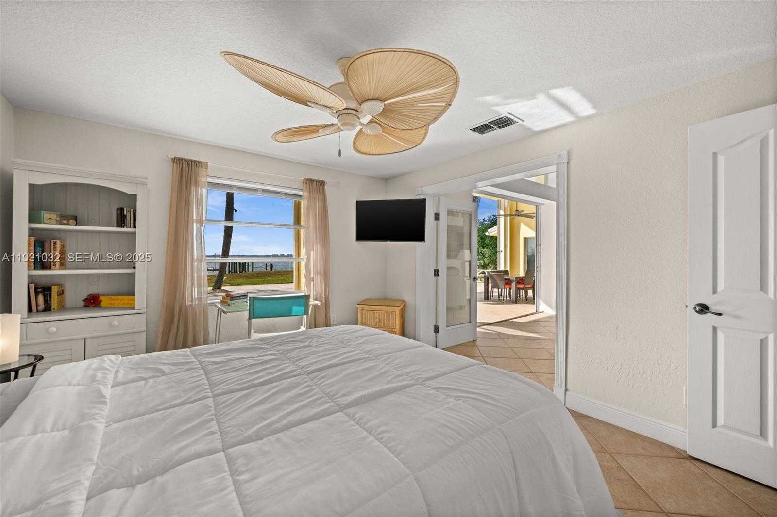 Small Image of 264 BAYSHORE DR, Cape Coral Number 25