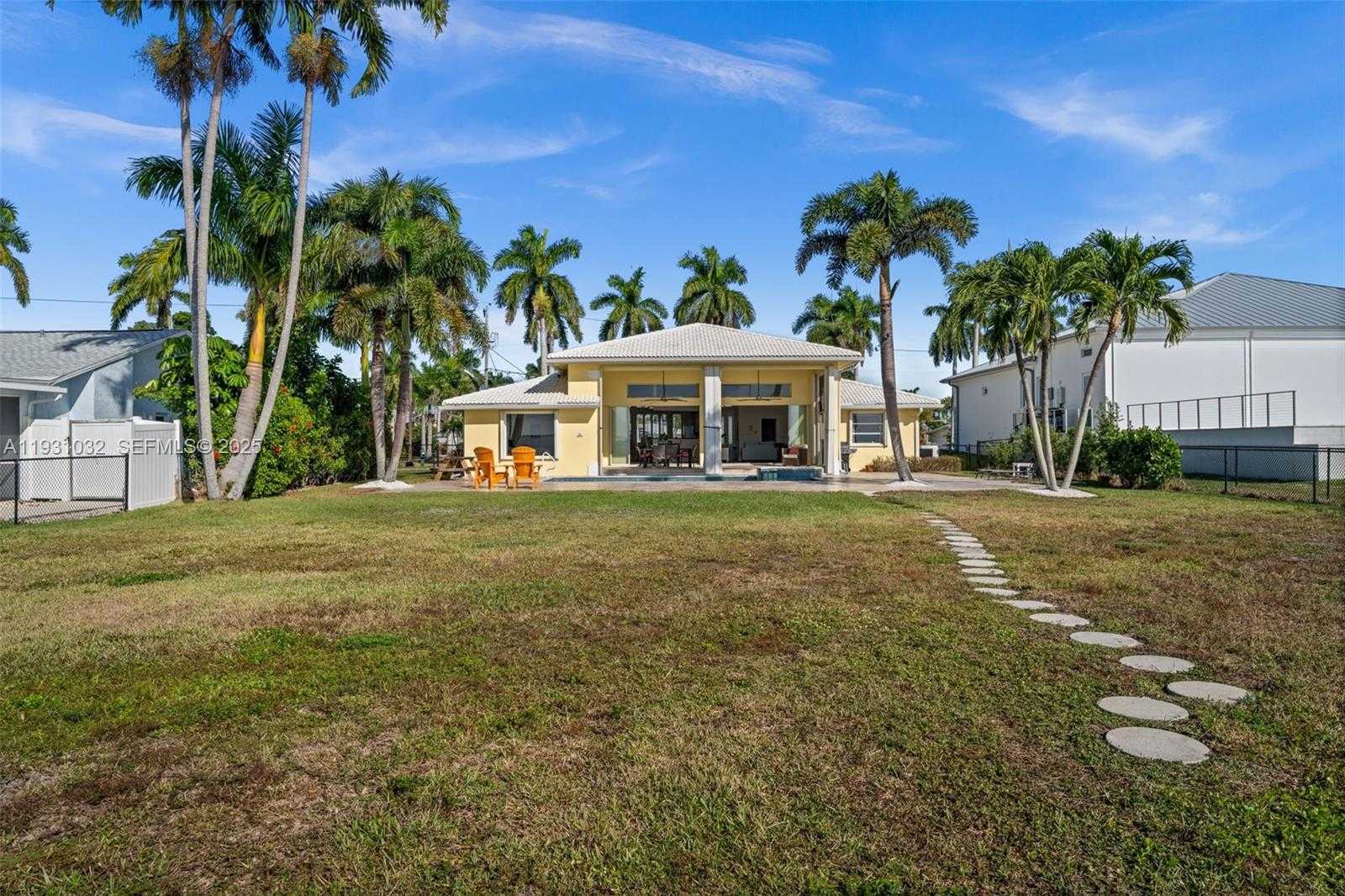 Small Image of 264 BAYSHORE DR, Cape Coral Number 34