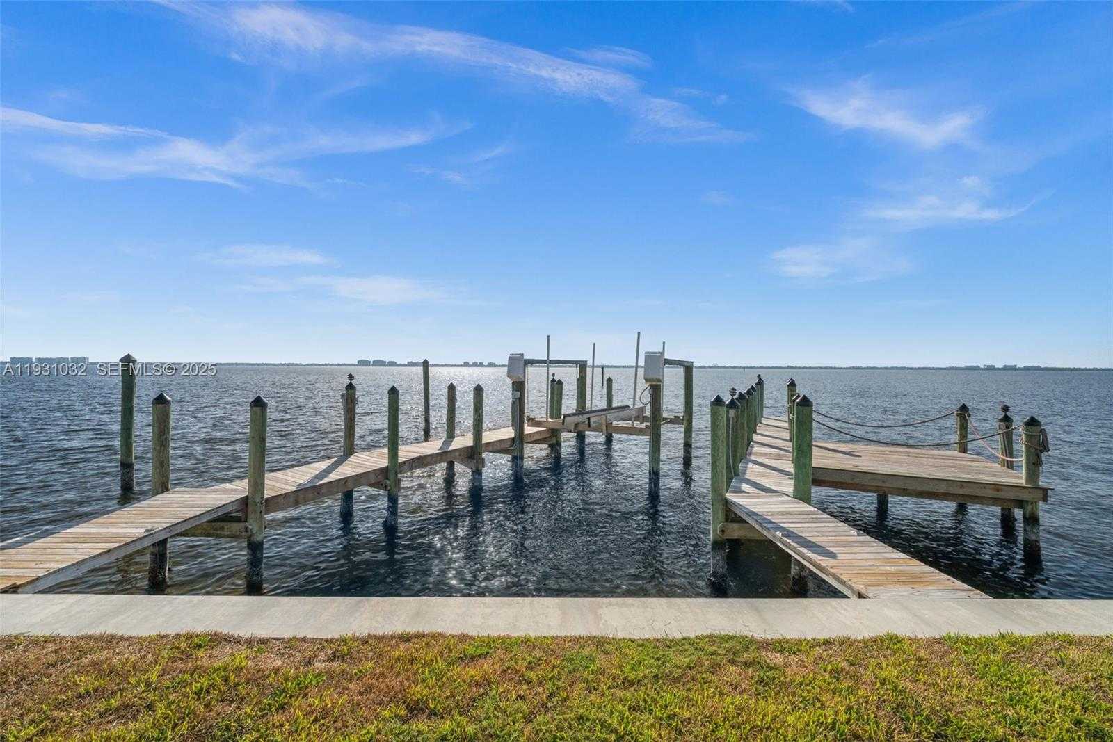 Small Image of 264 BAYSHORE DR, Cape Coral Number 35