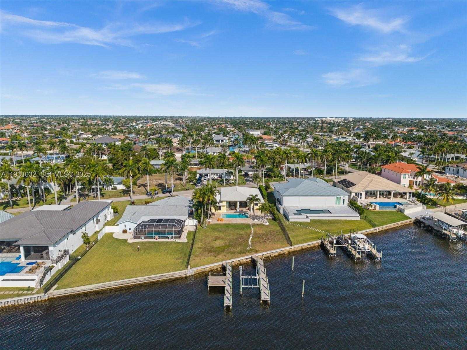 Small Image of 264 BAYSHORE DR, Cape Coral Number 36