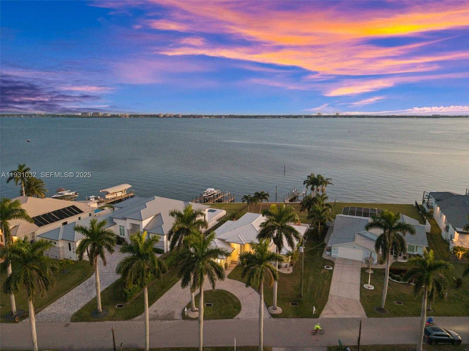 Small Image of 264 BAYSHORE DR, Cape Coral Number 39