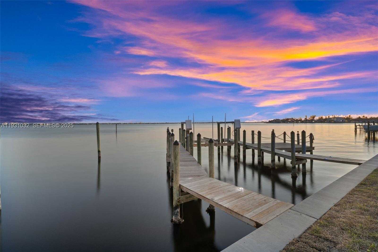 Small Image of 264 BAYSHORE DR, Cape Coral Number 49