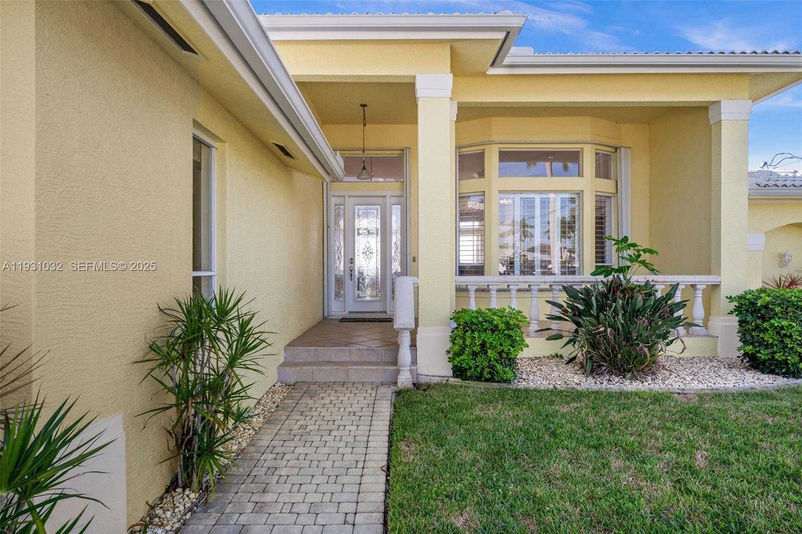 Small Image of 264 BAYSHORE DR, Cape Coral Number 9