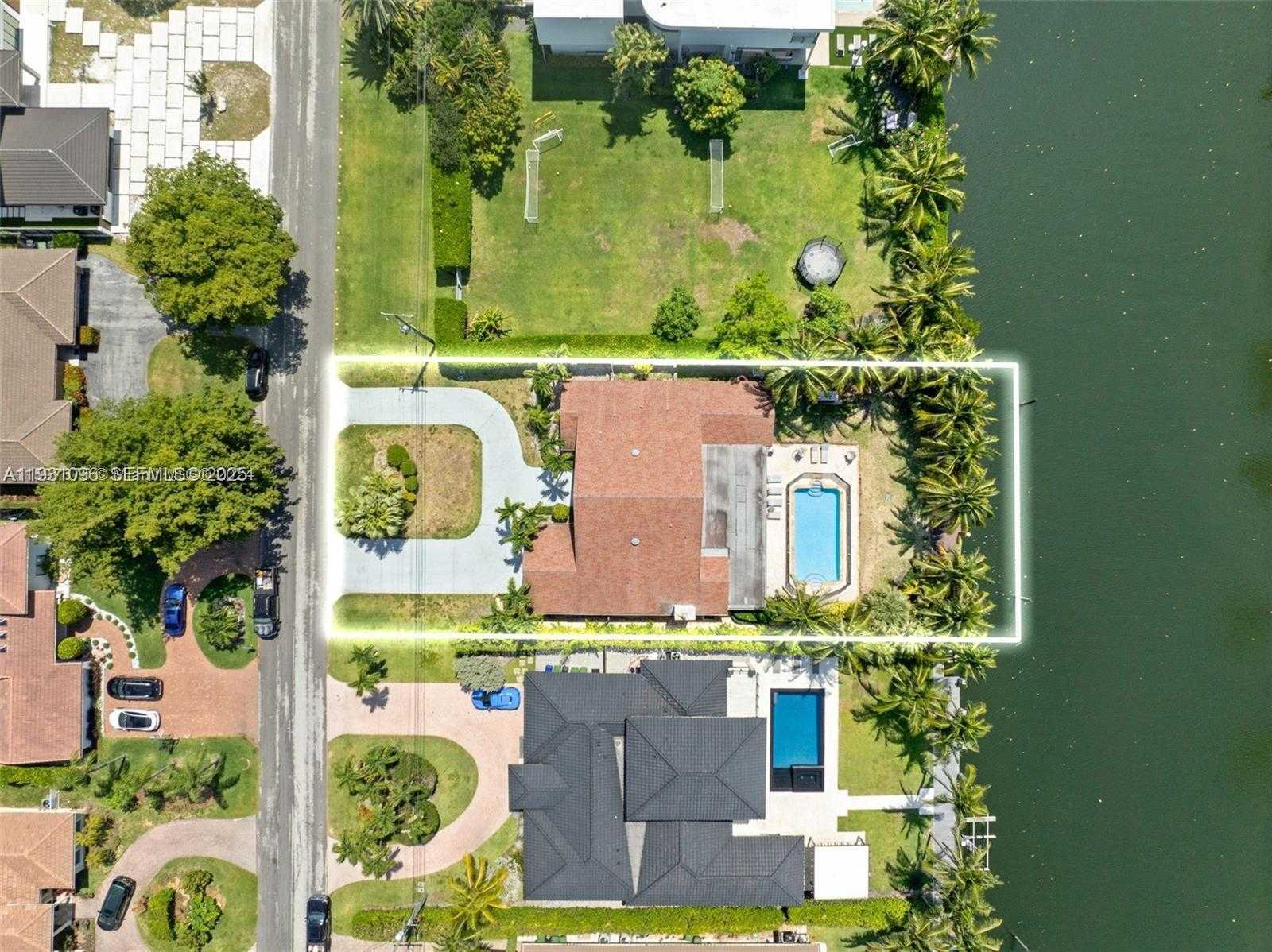 Small Image of 413 HOLIDAY, Hallandale Beach Number 1