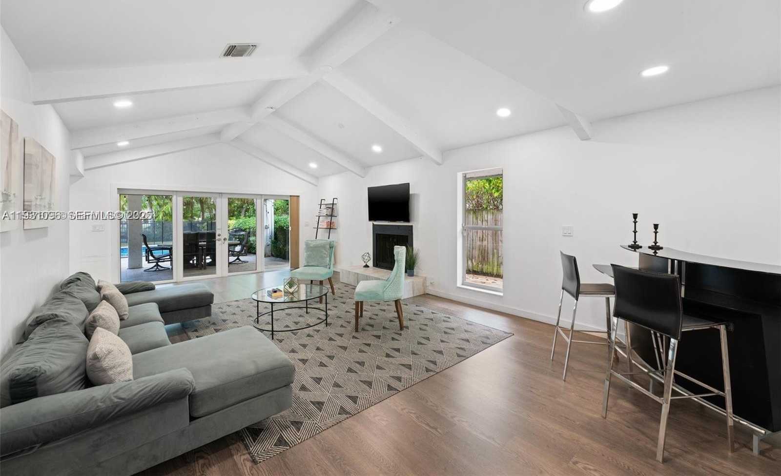 Small Image of 413 HOLIDAY, Hallandale Beach Number 14