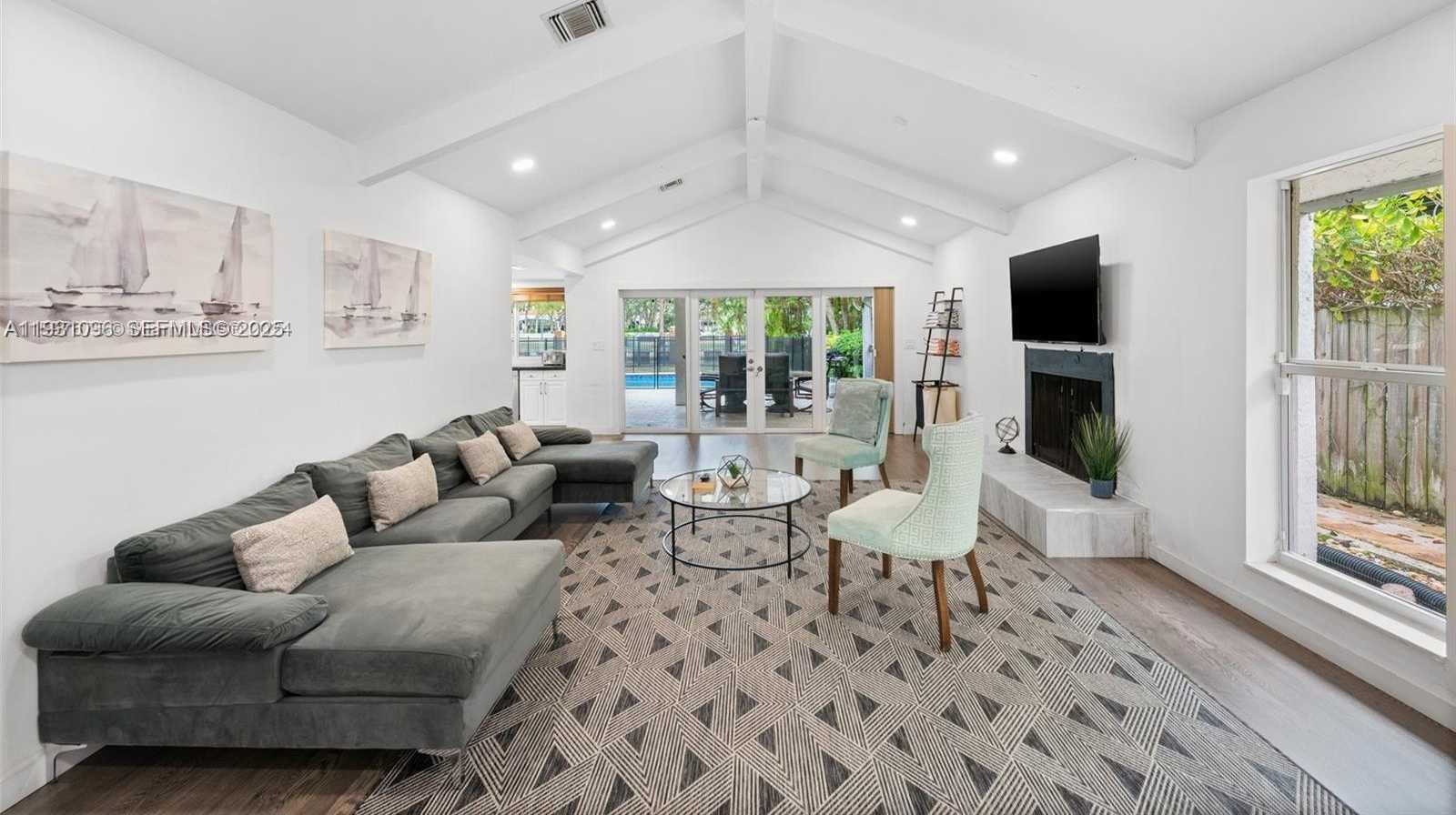 Small Image of 413 HOLIDAY, Hallandale Beach Number 15