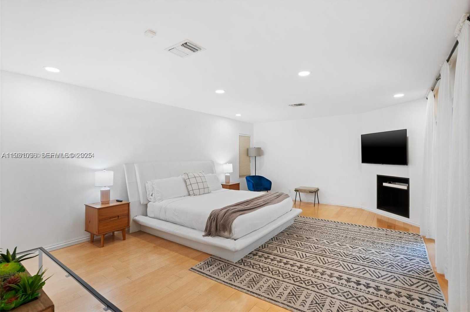 Small Image of 413 HOLIDAY, Hallandale Beach Number 20