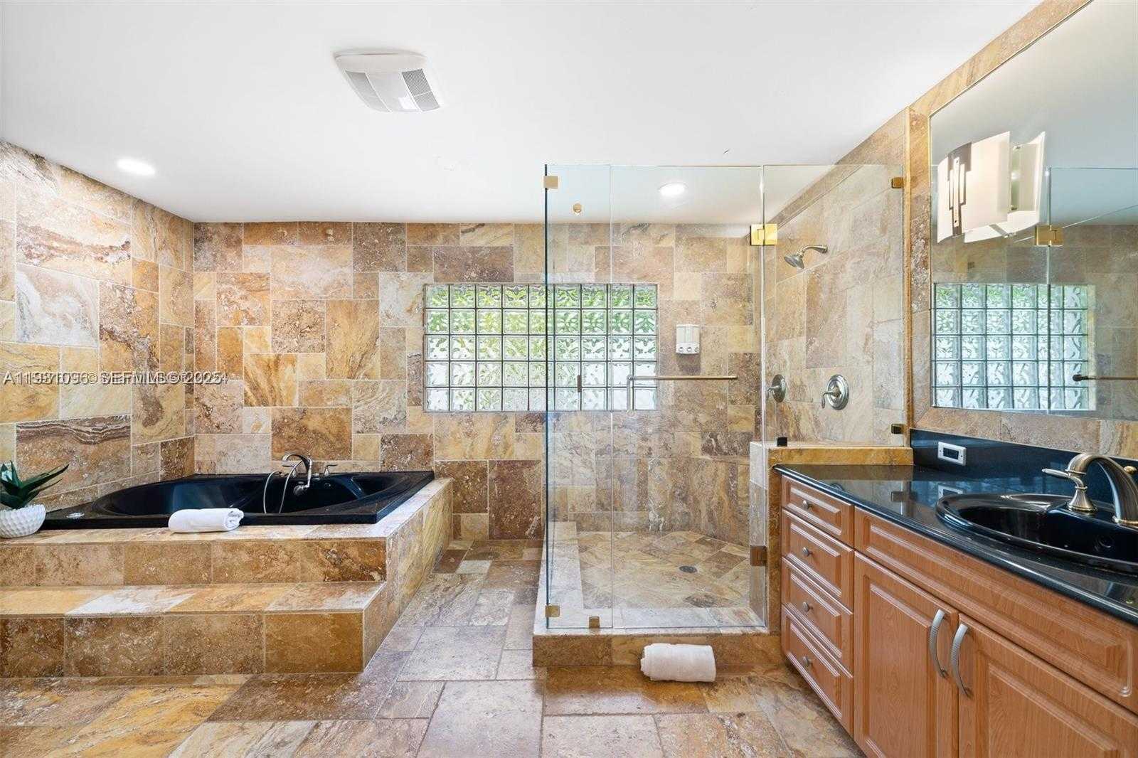 Small Image of 413 HOLIDAY, Hallandale Beach Number 21