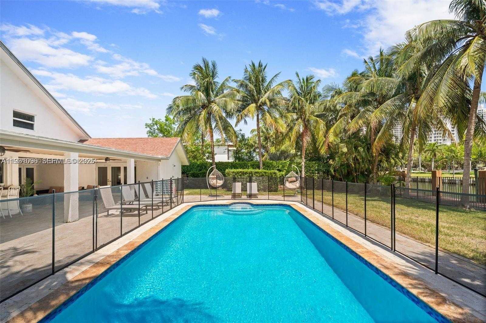 Small Image of 413 HOLIDAY, Hallandale Beach Number 26