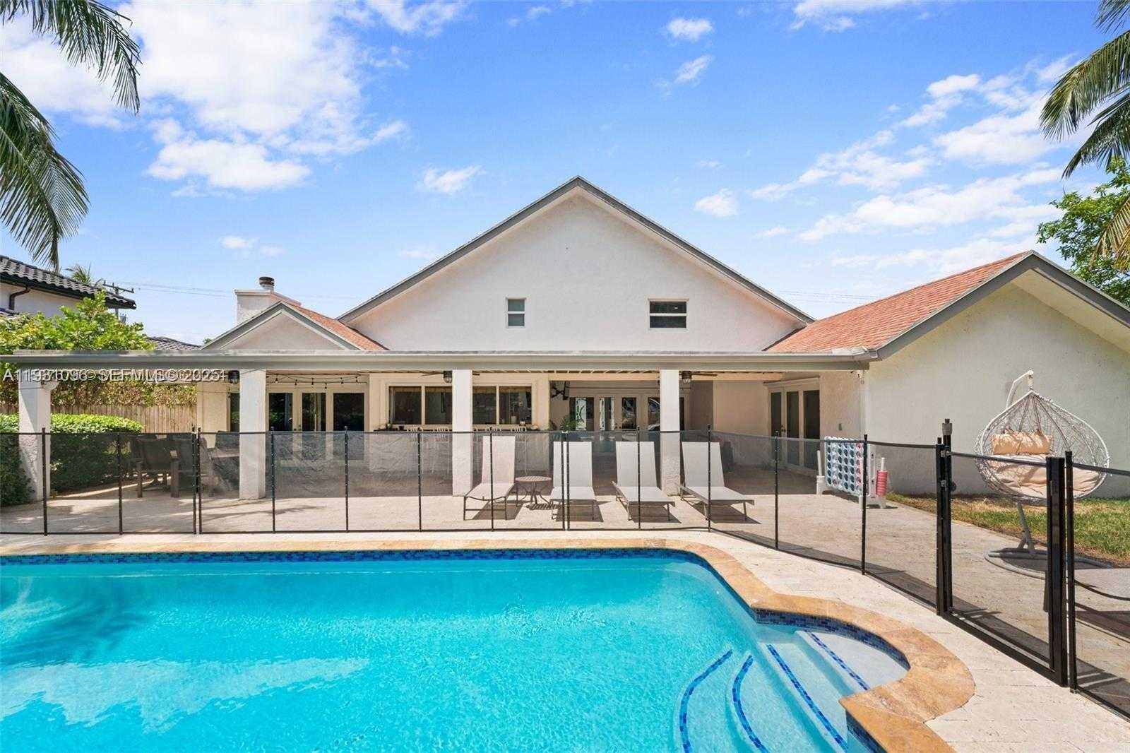 Small Image of 413 HOLIDAY, Hallandale Beach Number 28