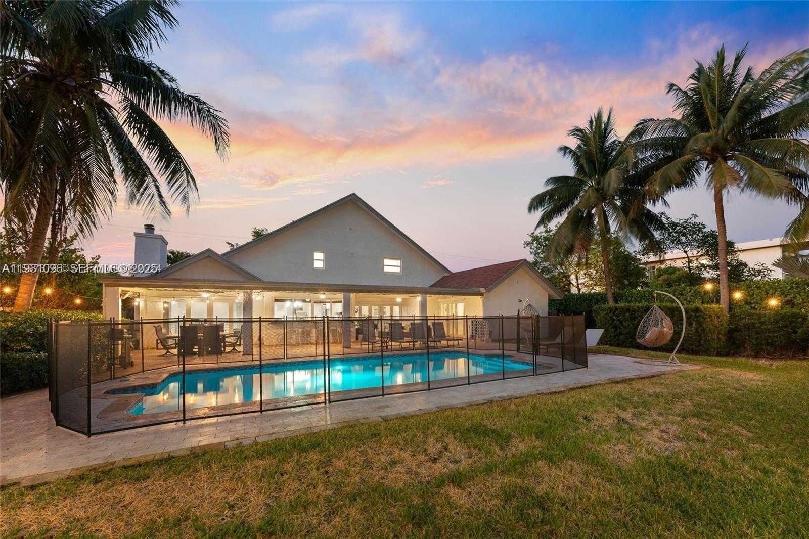 Small Image of 413 HOLIDAY, Hallandale Beach Number 30