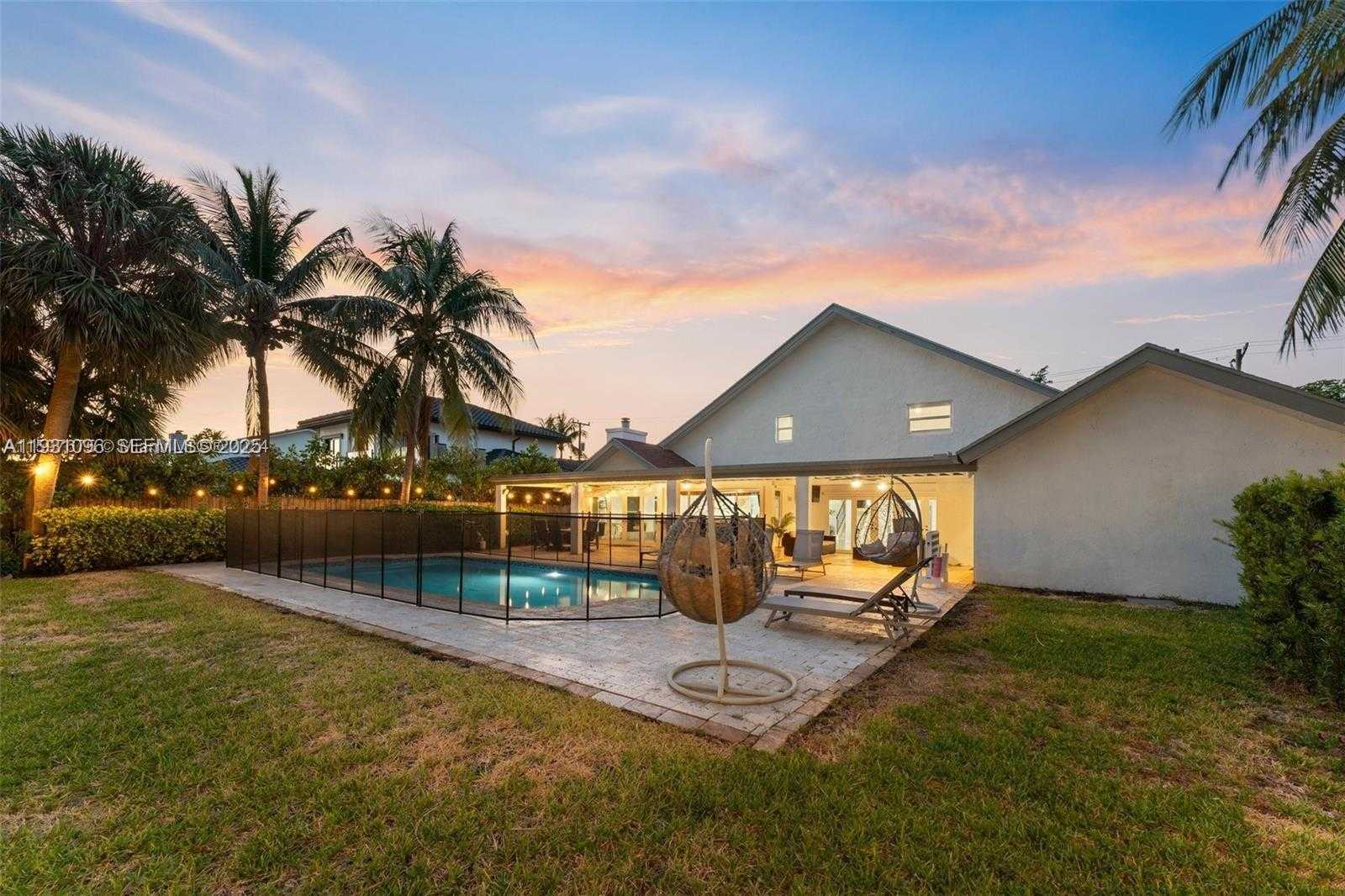 Small Image of 413 HOLIDAY, Hallandale Beach Number 32