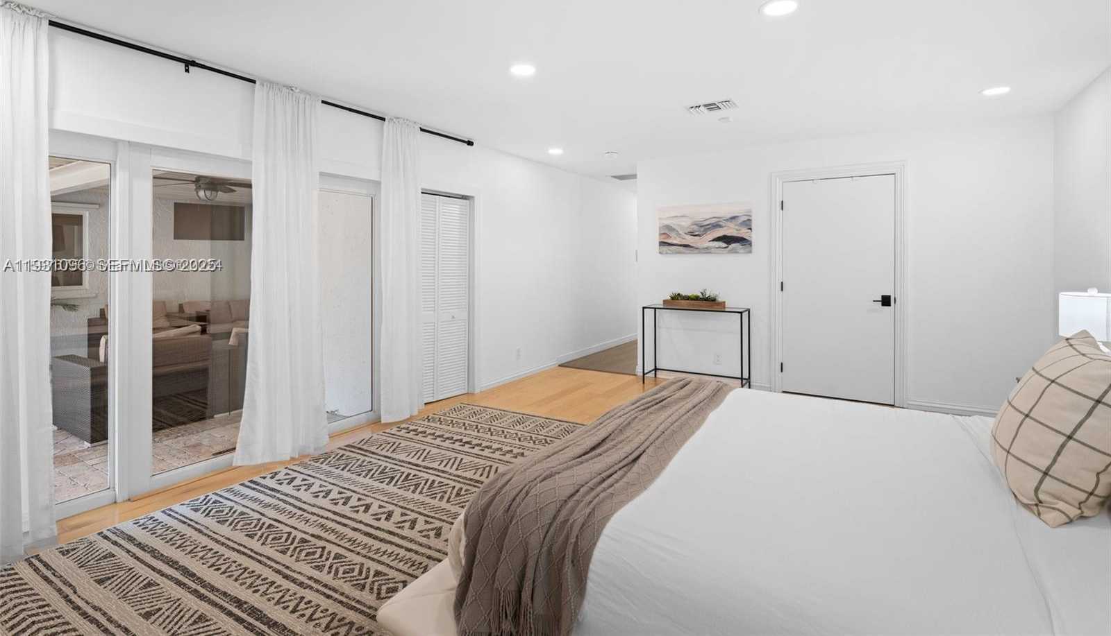 Small Image of 413 HOLIDAY, Hallandale Beach Number 36