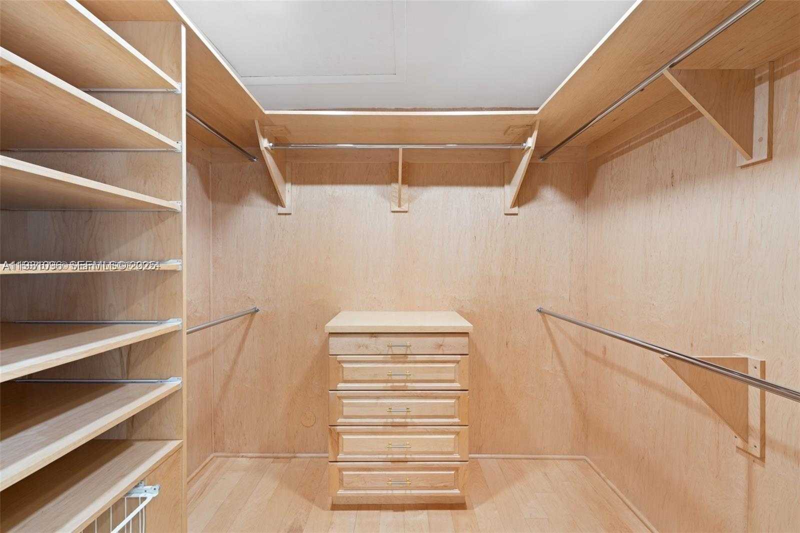 Small Image of 413 HOLIDAY, Hallandale Beach Number 37