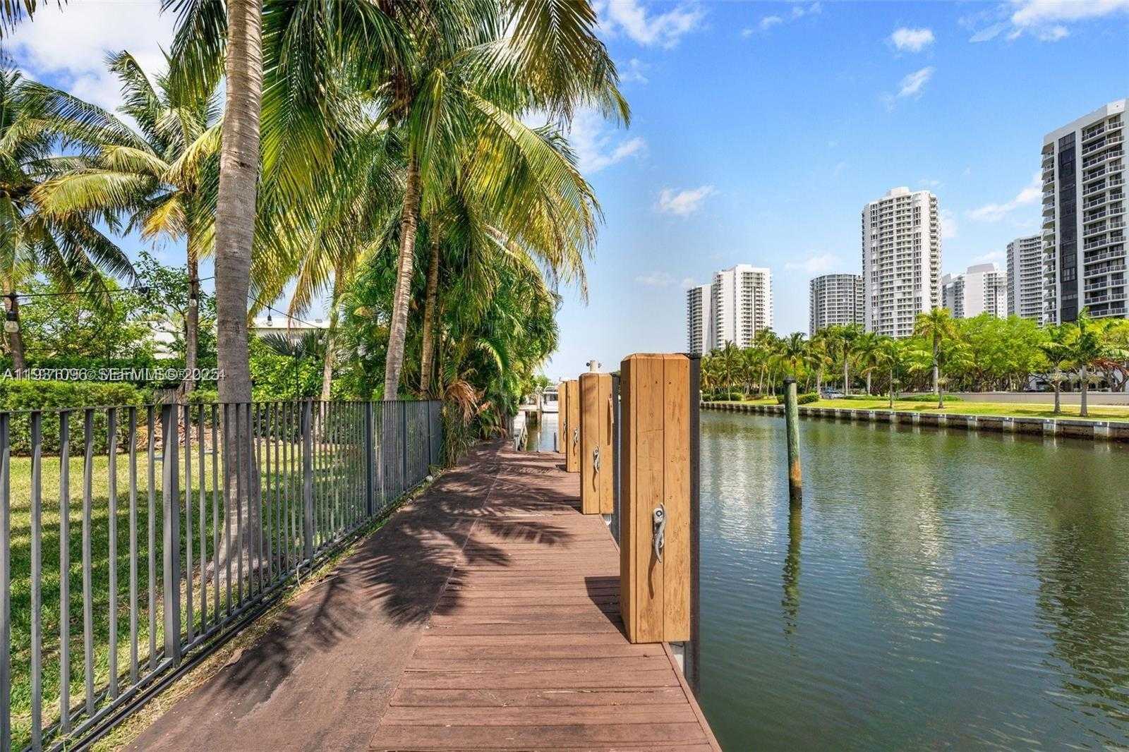 Small Image of 413 HOLIDAY, Hallandale Beach Number 4