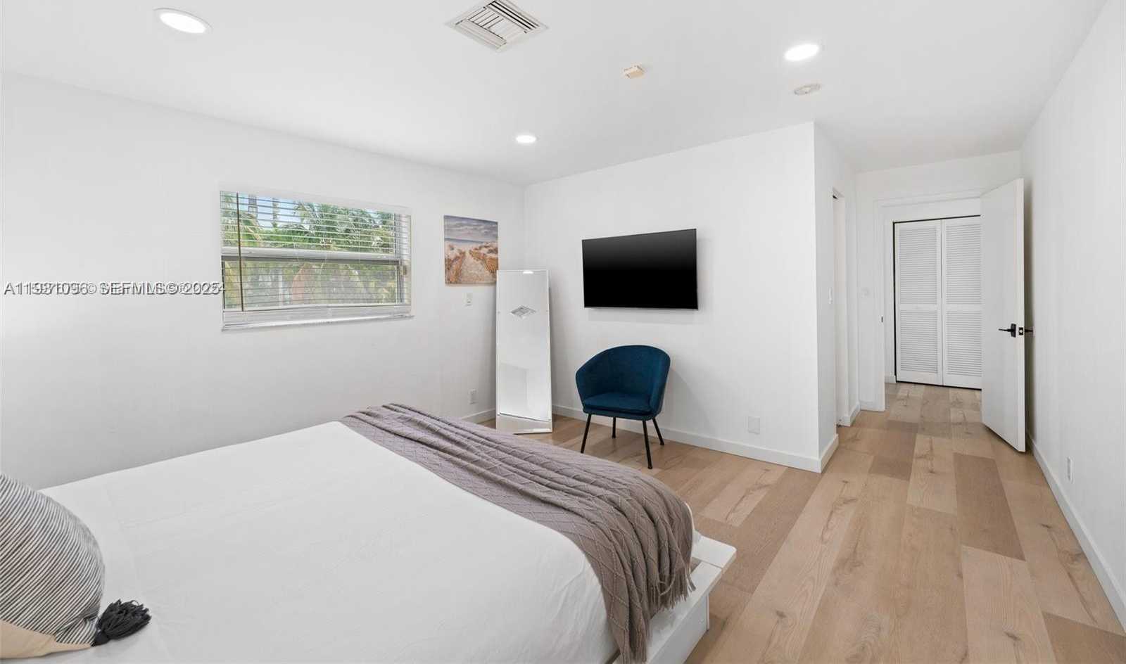 Small Image of 413 HOLIDAY, Hallandale Beach Number 42